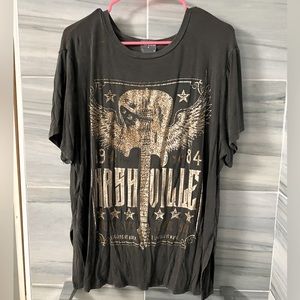 Arula size A Soft Cotton Nashville graphic Tee Shirt with side slit